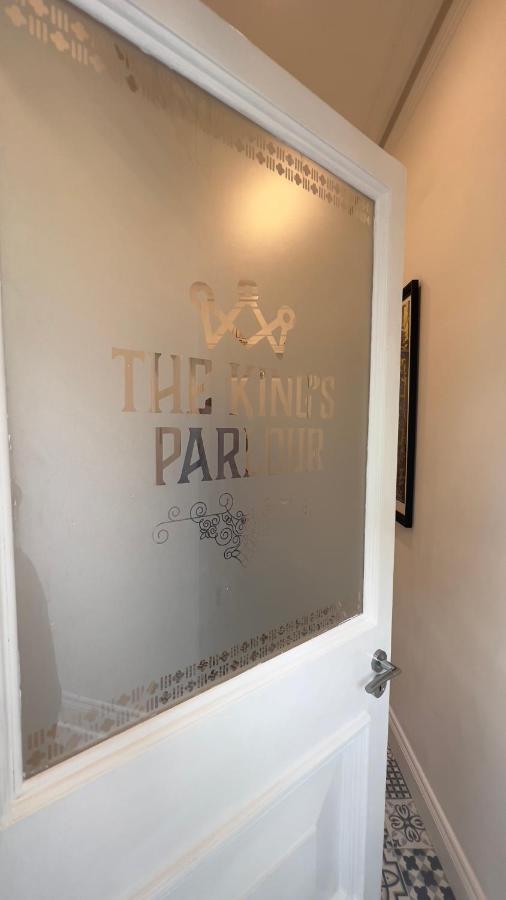 The King'S Parlour Whitehead Apartment Exterior photo